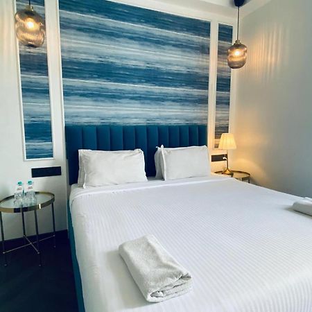 Palm Breeze Hotel - Colaba Bombaj Zewnętrze zdjęcie