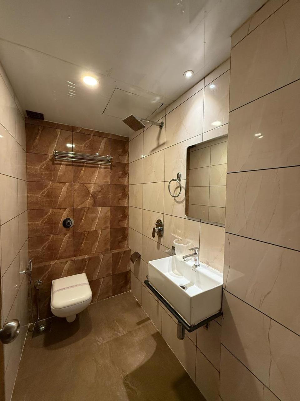 Palm Breeze Hotel - Colaba Bombaj Zewnętrze zdjęcie