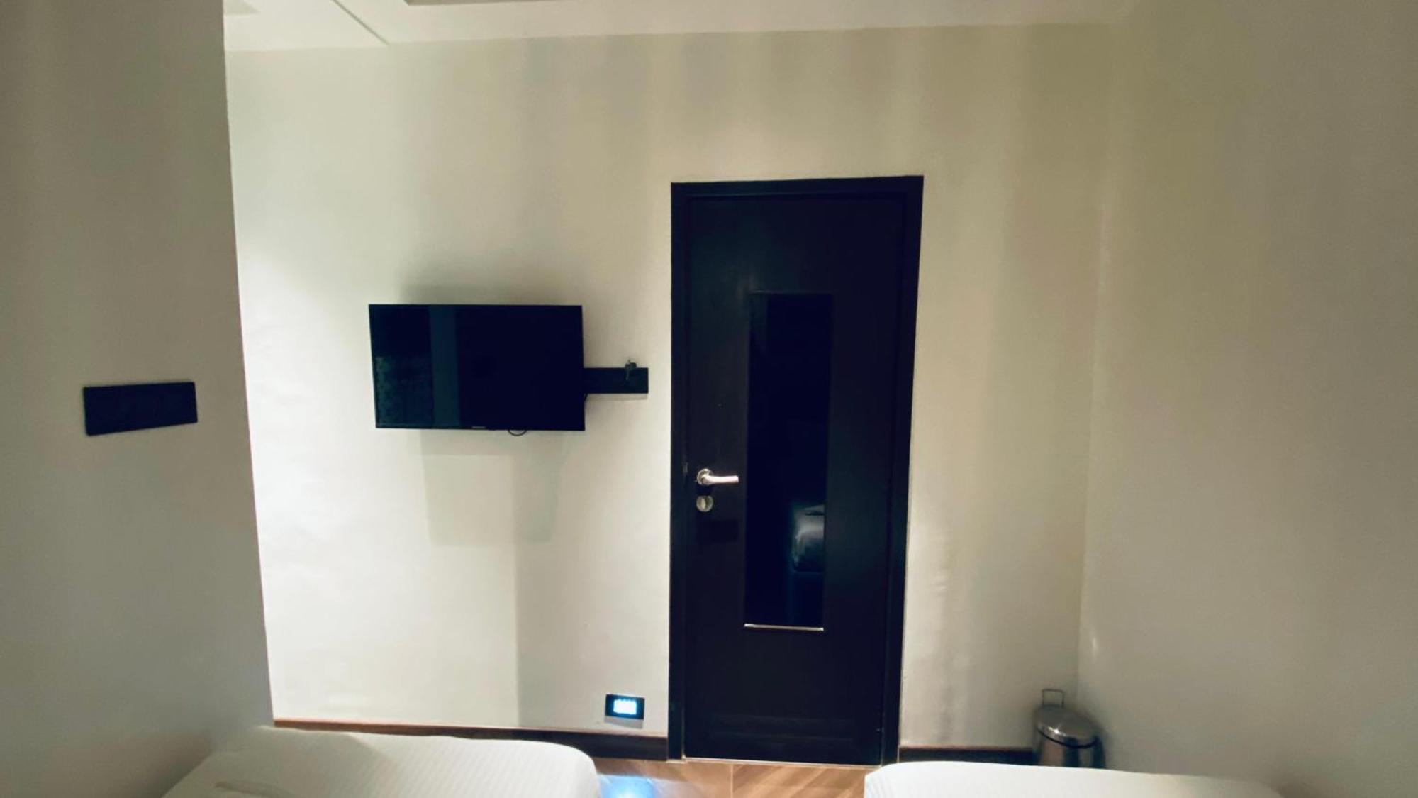 Palm Breeze Hotel - Colaba Bombaj Zewnętrze zdjęcie