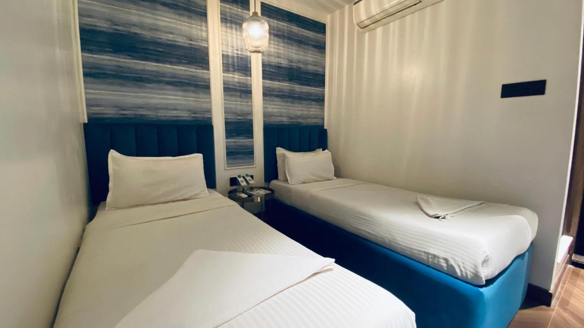 Palm Breeze Hotel - Colaba Bombaj Zewnętrze zdjęcie