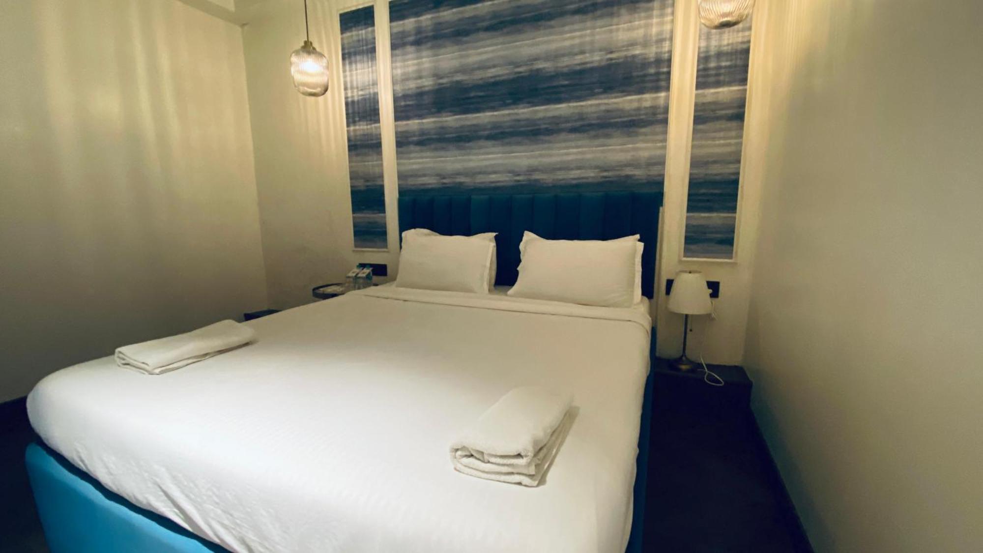 Palm Breeze Hotel - Colaba Bombaj Zewnętrze zdjęcie