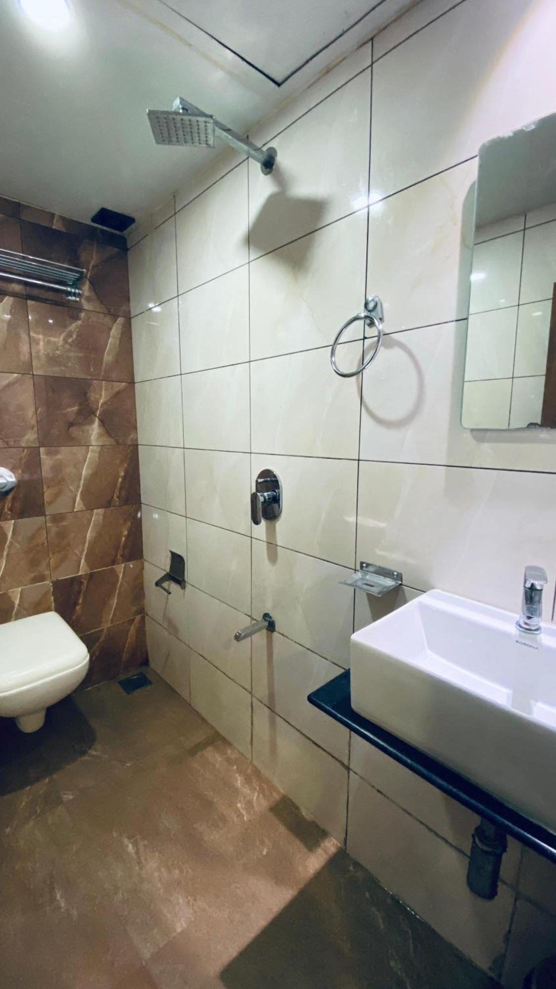 Palm Breeze Hotel - Colaba Bombaj Zewnętrze zdjęcie