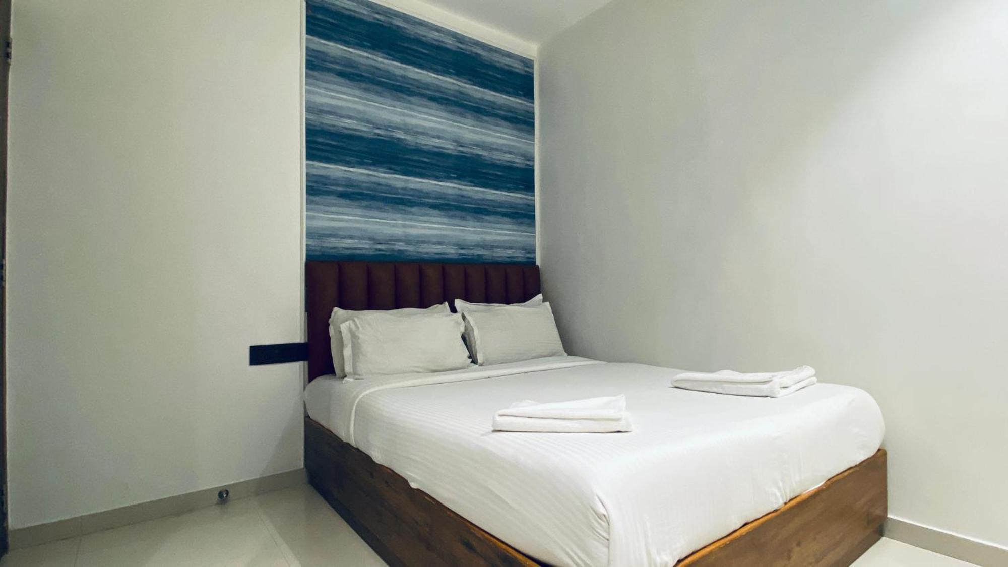 Palm Breeze Hotel - Colaba Bombaj Zewnętrze zdjęcie